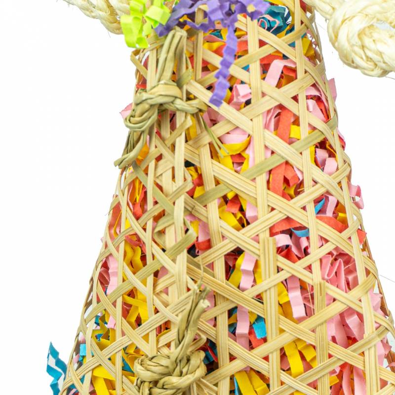 Detalle bolsa de mimbre para loros