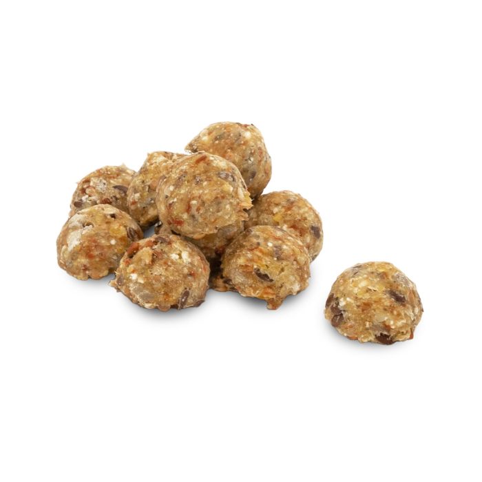 Detalle de bolitas de cacahuete para loros